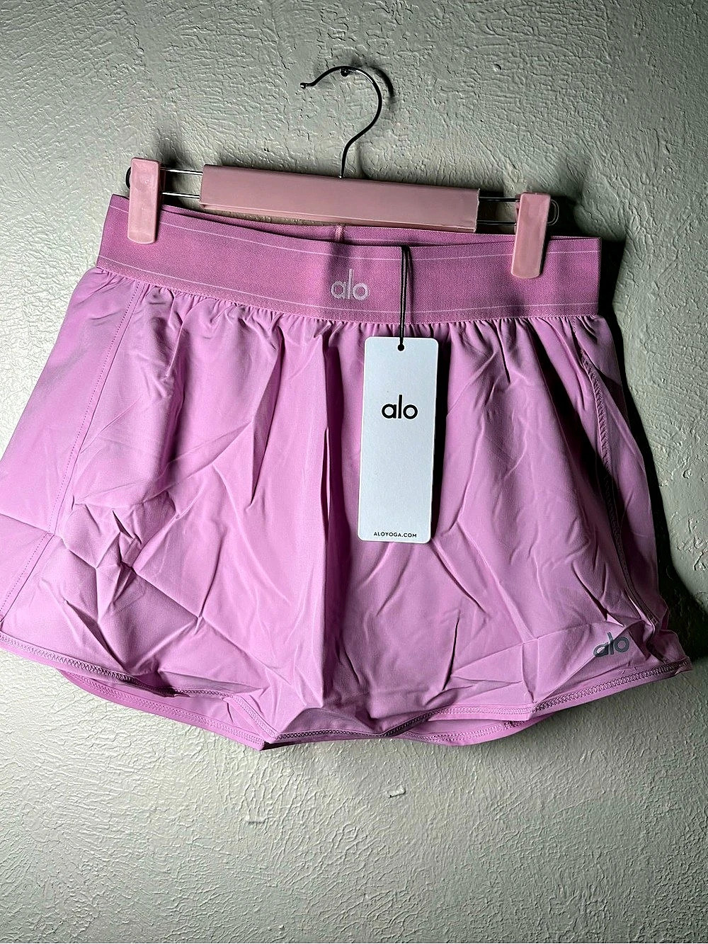 alo Athletic Shorts in Pink Size Large NWT